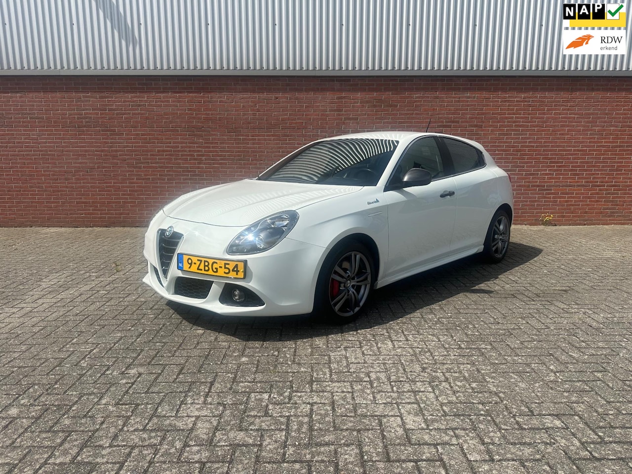 Alfa Romeo Giulietta - 1.4 T Exclusive QV line - AutoWereld.nl