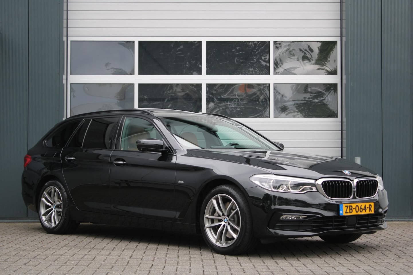 BMW 5-serie Touring - 530d High Executive ACC/Head-Up/Panodak/360Camera/Keyless/LED/Leder/ComfortStoelMemory/PDC - AutoWereld.nl