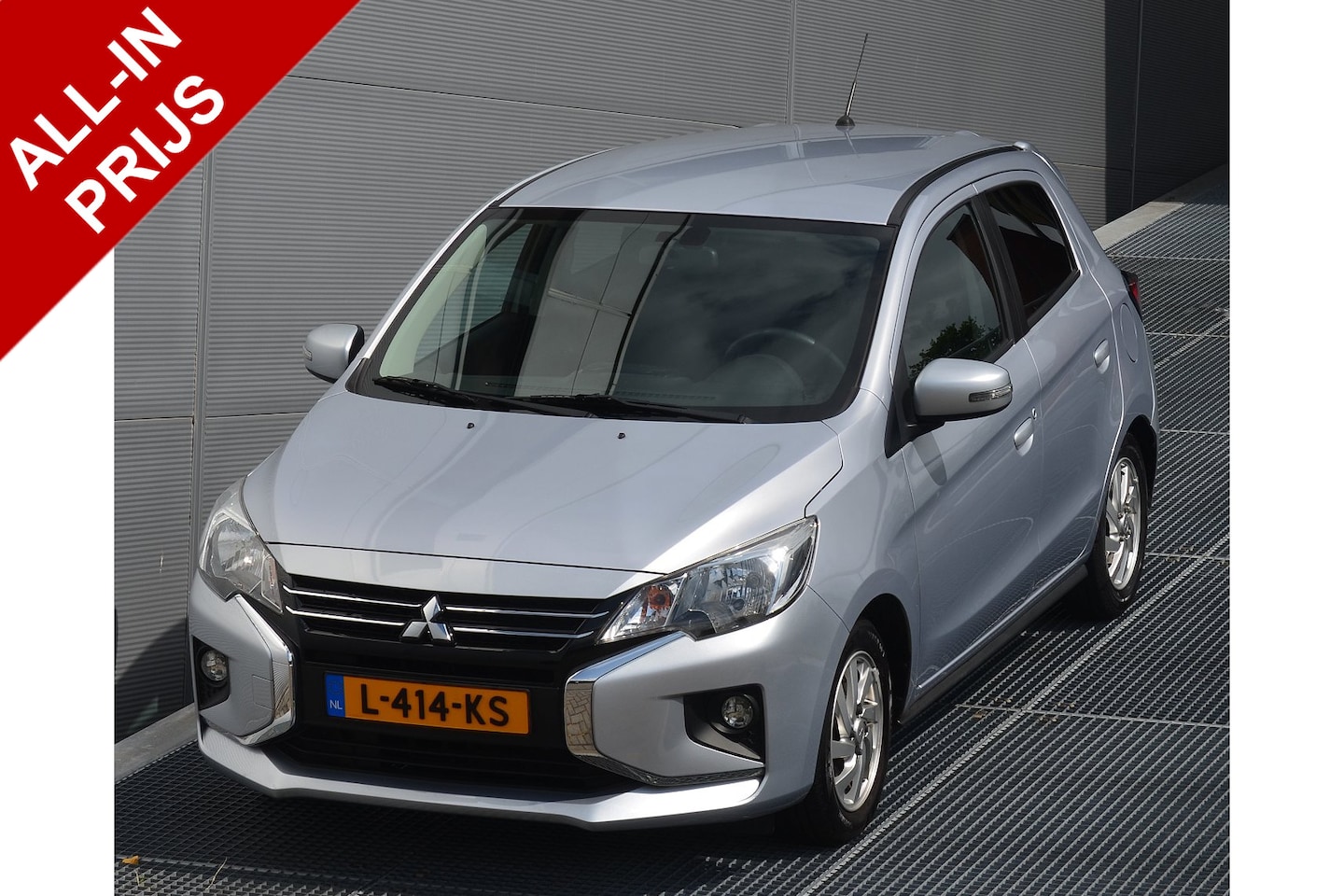 Mitsubishi Space Star - 1.2 NOVA CVT CLEARTEC | HOGE ZIT | AUTOMAAT | NAVIGATIE | STOELVERWARMING | KEYLESS | ALL - AutoWereld.nl