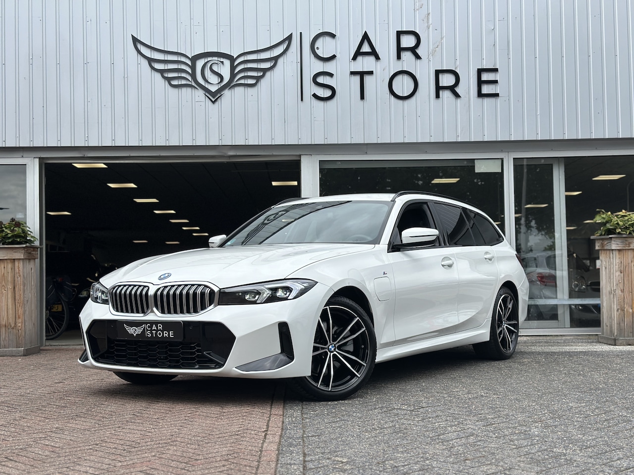 BMW 3-serie Touring - 320e M-SPORT|ACC|LED|FACELIFT|ST VWM|19'' - AutoWereld.nl