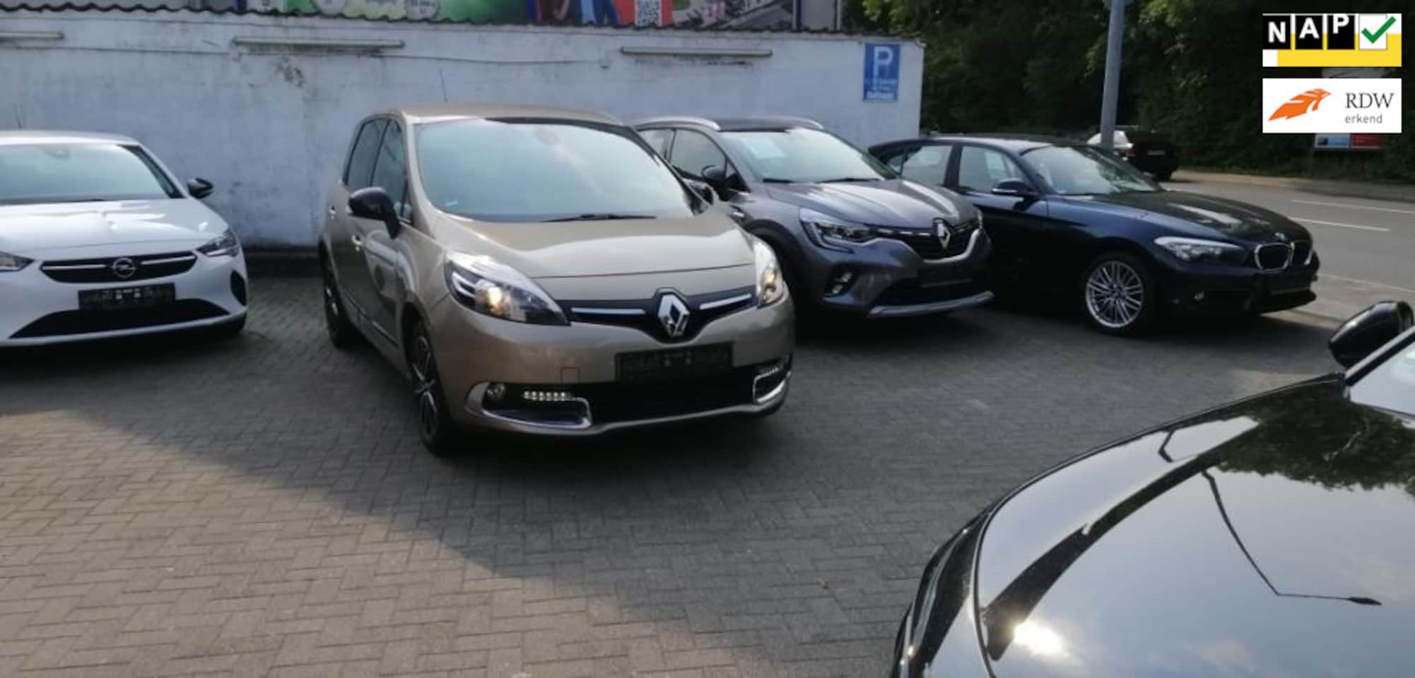 Renault Scénic - 2.0 Bose Automaat , navi, trekhaak, deels leder, lm - AutoWereld.nl