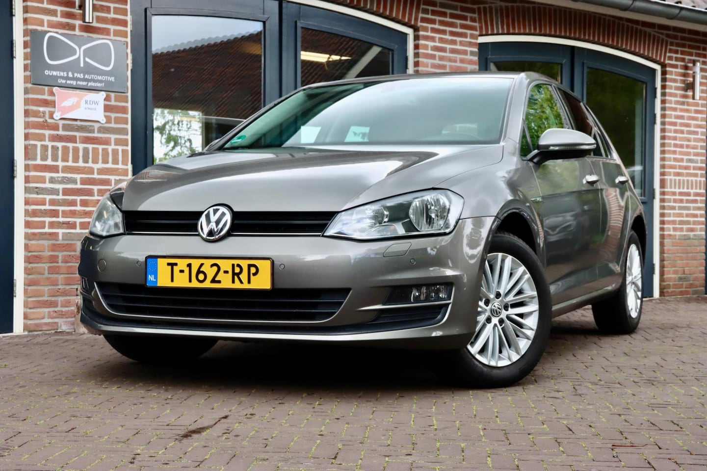 Volkswagen Golf - 1.2 TSI Business Edition | AIRCO | NIEUWE APK | STOELVERWARMING | PARKEERASS. - AutoWereld.nl