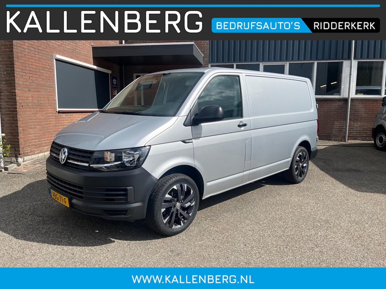 Volkswagen Transporter - 2.0 TDI 150PK L1H1 Carplay / Navi / Trekhaak / PDC / 3 zits - AutoWereld.nl