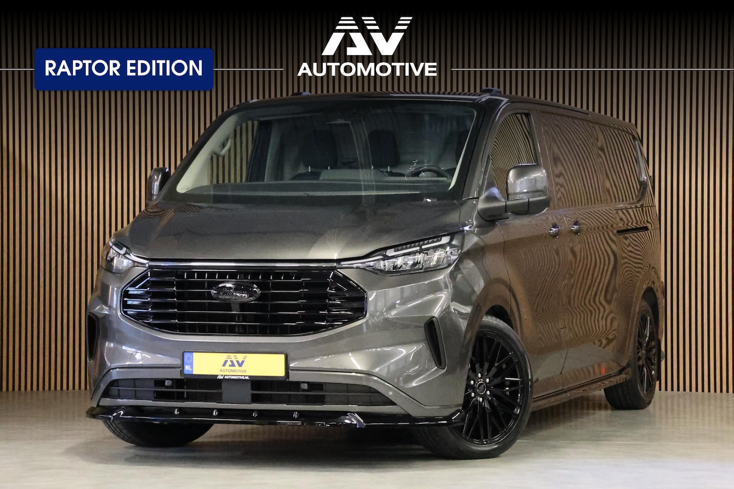Ford Transit Custom - 320 2.0 TDCI 170 PK L2H1 Limited | L+R Schuifdeur | Raptor Edition | Trekhaak | 3-Zitter | - AutoWereld.nl