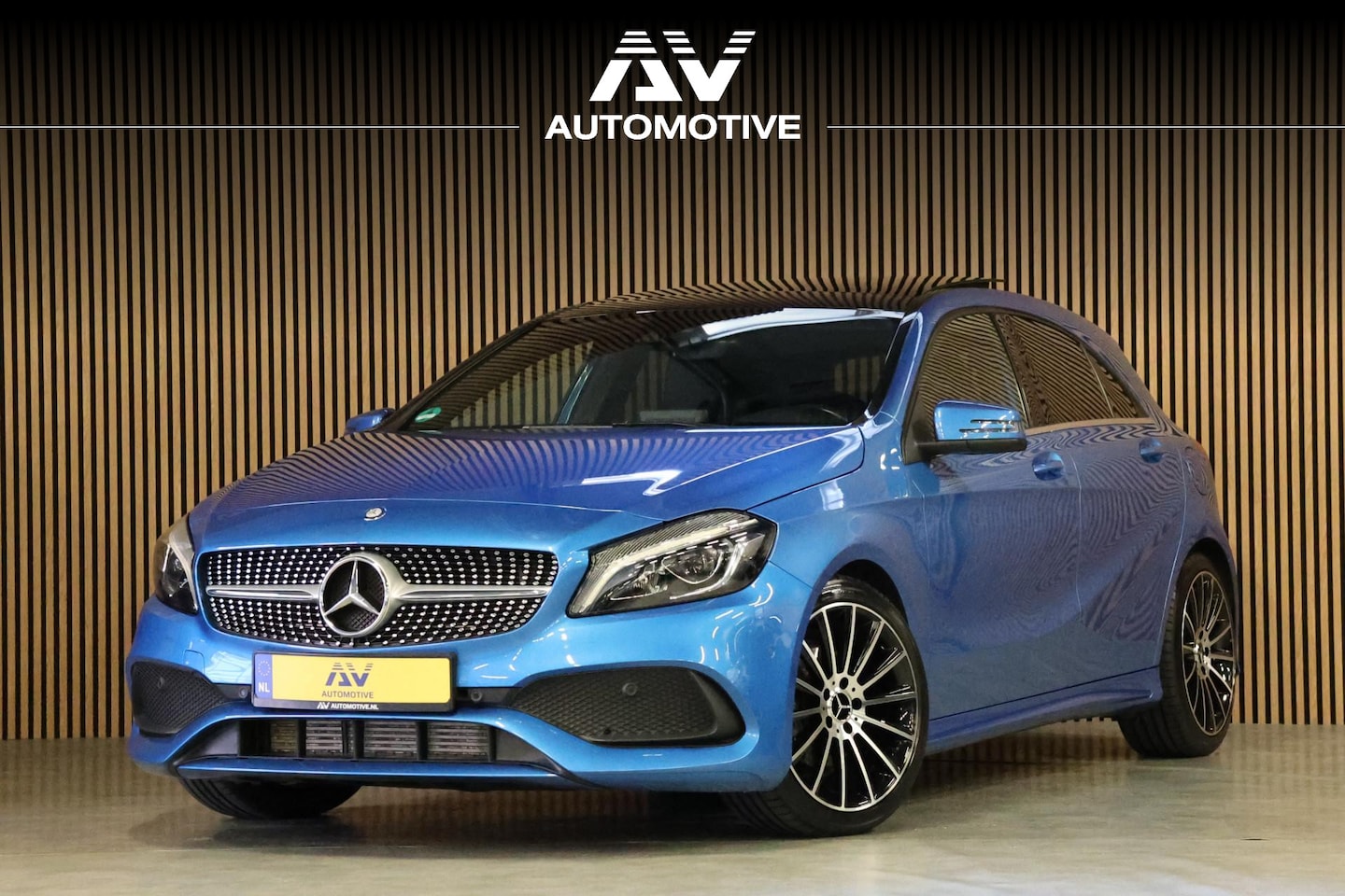 Mercedes-Benz A-klasse - 180 AMG | Panoramadak | CarPlay | Camera | | Alcantara/Lederen bekleding | LED Koplampen | - AutoWereld.nl