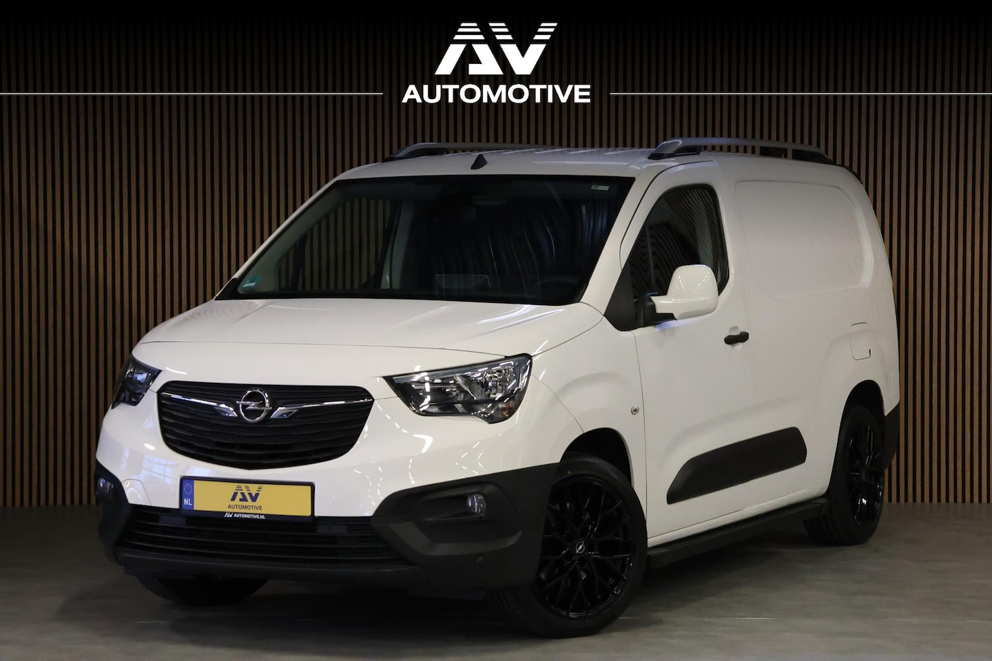 Opel Combo - 1.5D L2H1 Innovation | CarPlay | PDC | Airco | Cruise control | DAB | Trekhaak | Treeplank - AutoWereld.nl