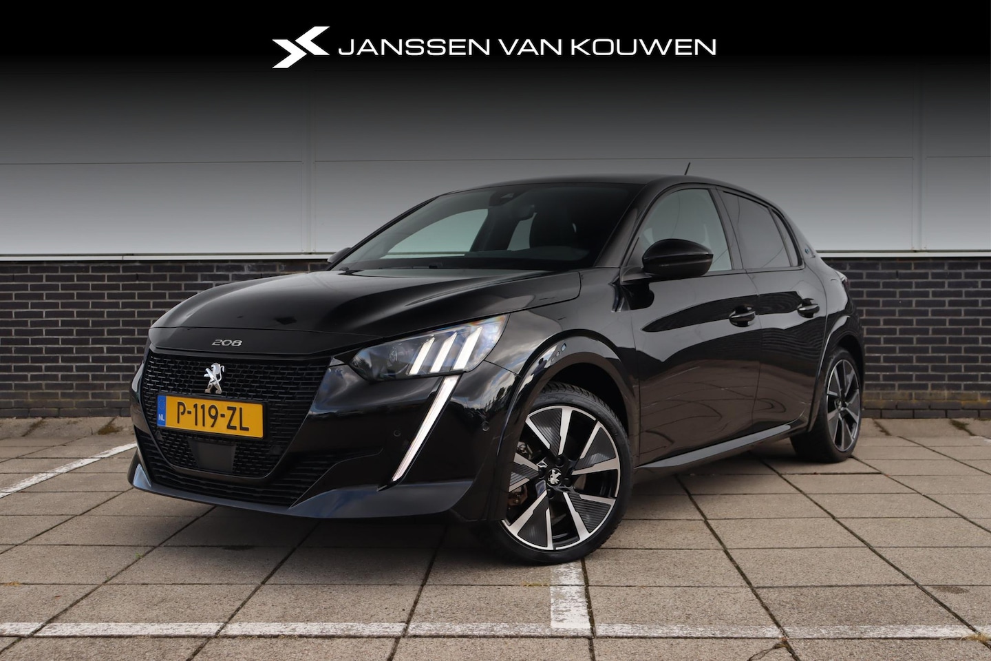 Peugeot e-208 - EV GT Pack 50 kWh Panoramadak Stoelverwarming Climate Control - AutoWereld.nl