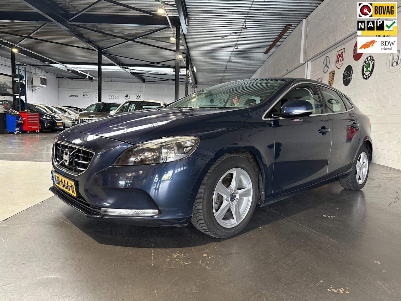 Volvo V40 - 1.6 D2 R-Design/Trekhaak/Nieuwe koppelingsplaten - AutoWereld.nl