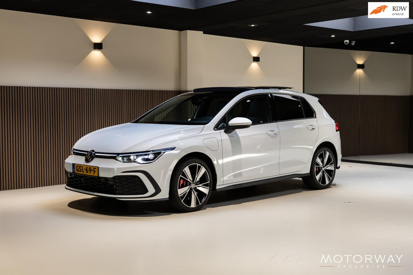 Volkswagen Golf - 1.4 eHybrid GTE |PANO|MATRIX|SFEER|HEAD-UP - AutoWereld.nl