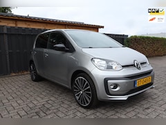 Volkswagen Up! - 1.0 BMT move up Airco / 17" LM Velgen / LED / STOEL VERWARMING / CAMERA / ONDERHOUDEN