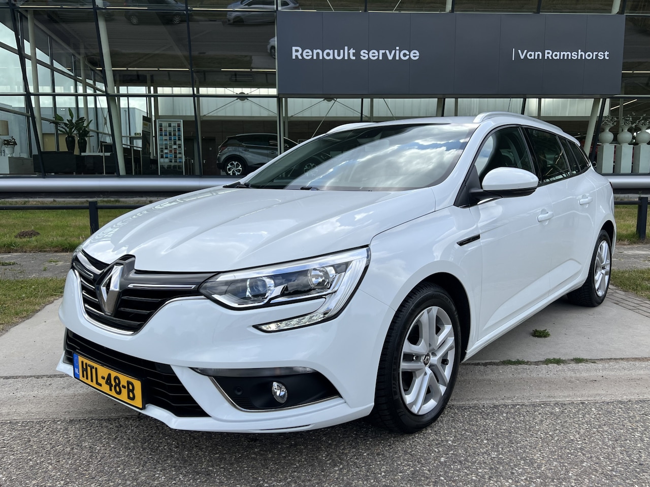 Renault Mégane Estate - 1.3 TCe 140 PK Business / Dealer onderhouden / Apple Carplay - Android Auto / Stoelverw. C - AutoWereld.nl