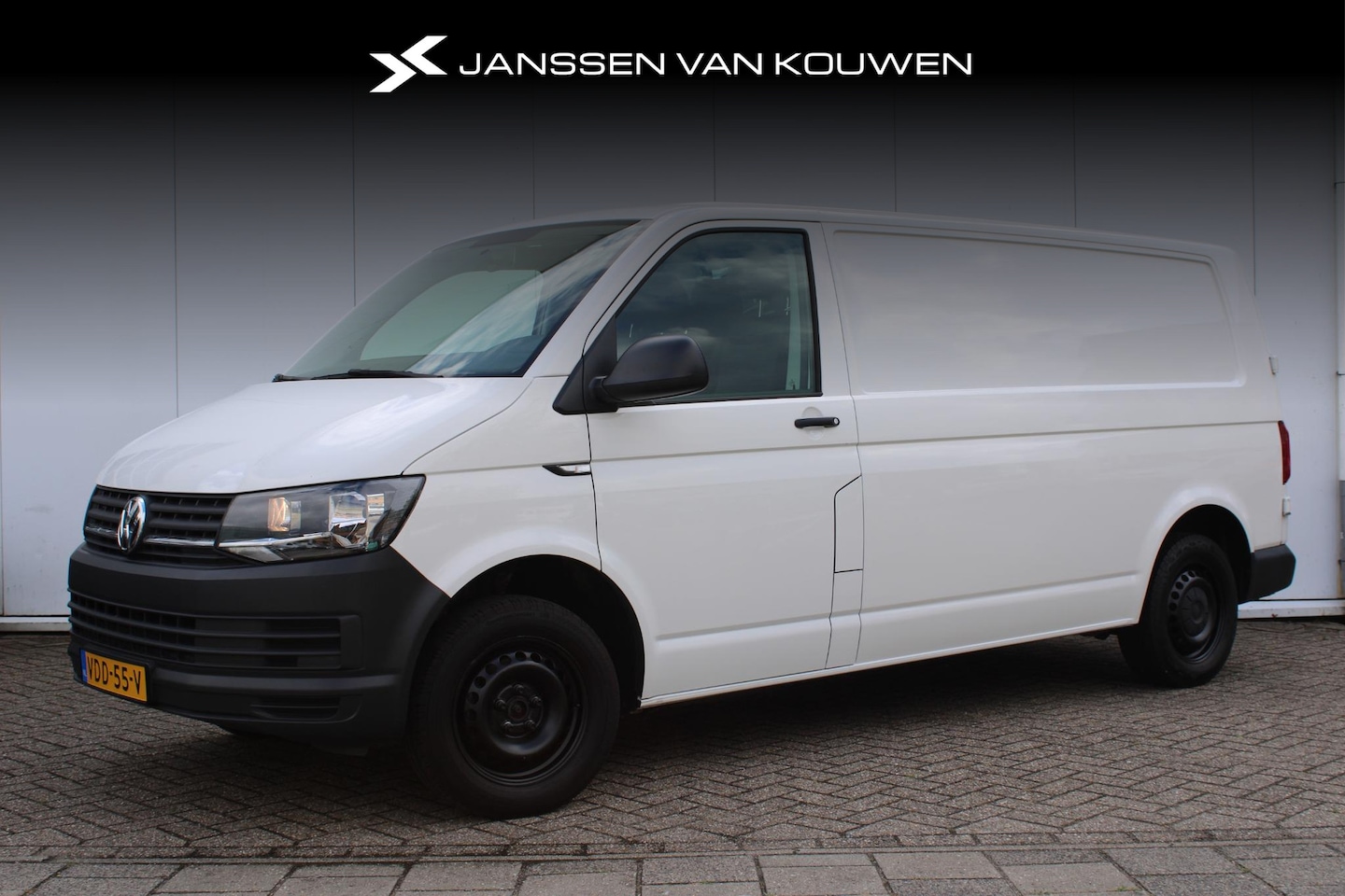 Volkswagen Transporter - 2.0 TDI L2H1 / Trekhaak / Airco / Tweezitsbank / Laadvloer - AutoWereld.nl