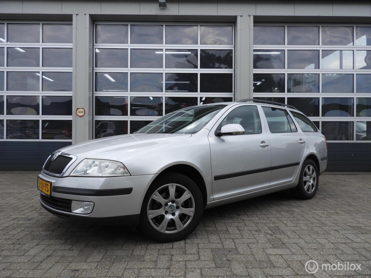 Skoda Octavia Combi - 1.6 Ambiente 1.6 Ambiente - AutoWereld.nl