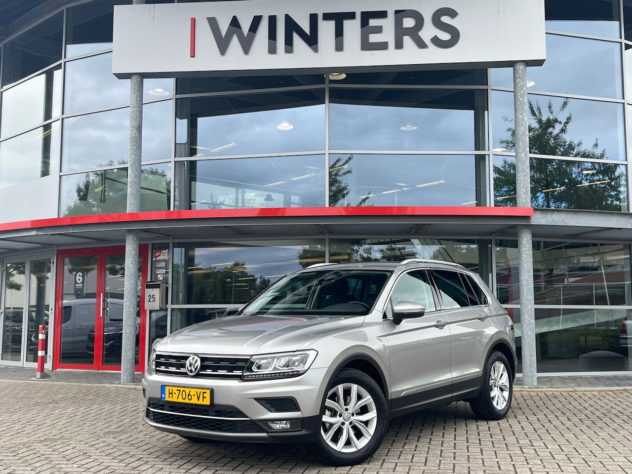 Volkswagen Tiguan - 1.5 TSI ACT Highline | Navigatie | - AutoWereld.nl