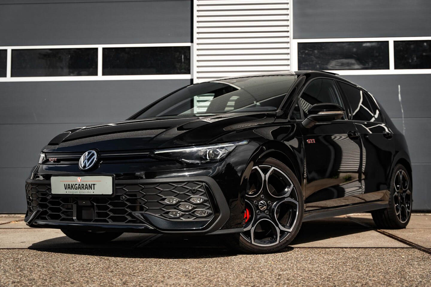 Volkswagen Golf - 2.0 TSI GTI Black style |Pano |360° |Head-up |Sfeer - AutoWereld.nl