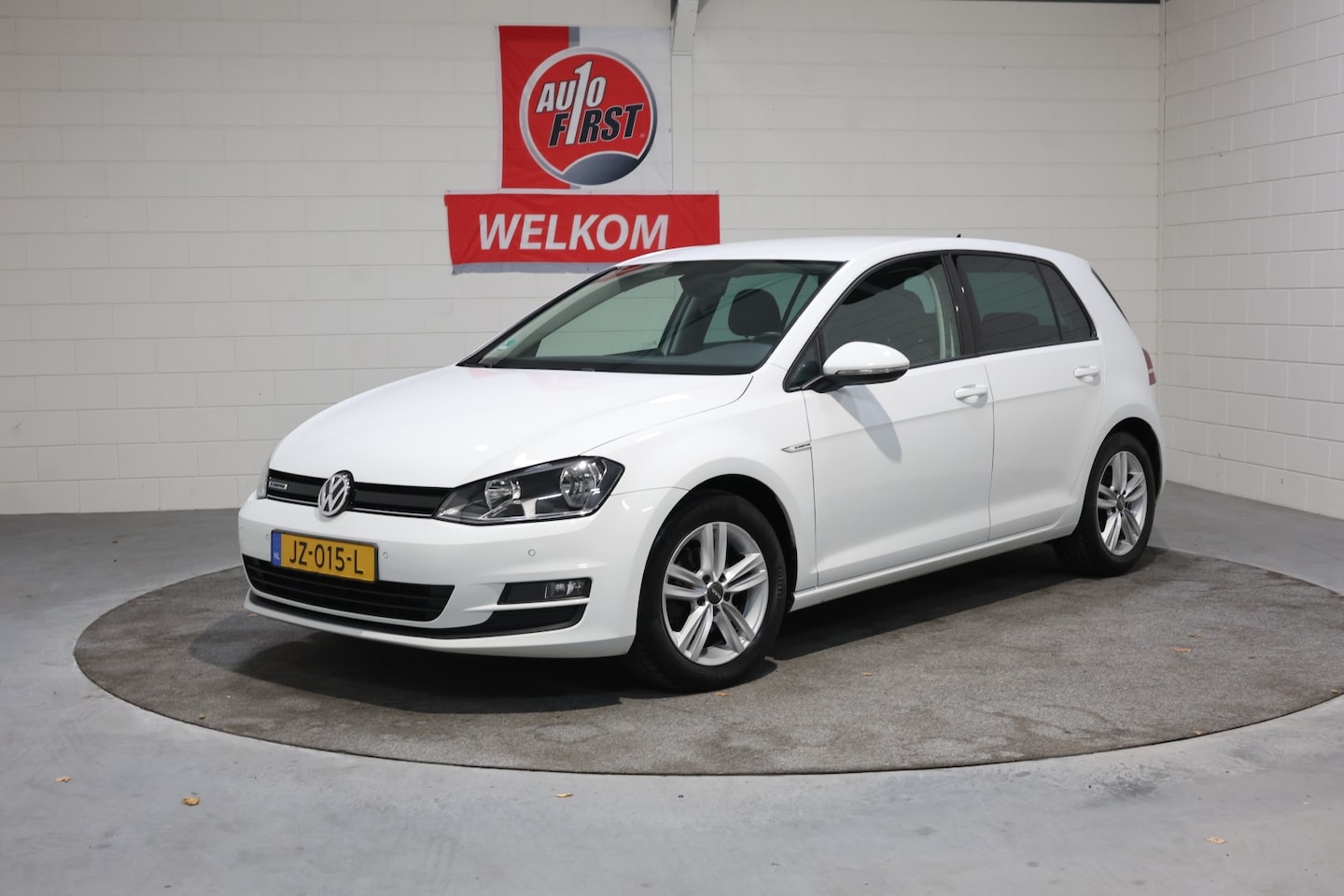 Volkswagen Golf - 1.0 TSI Connected Series 1.0 TSI Connected Series, Dealer onderhouden,Climate control, Cruise control, Achteruitrij - AutoWereld.nl