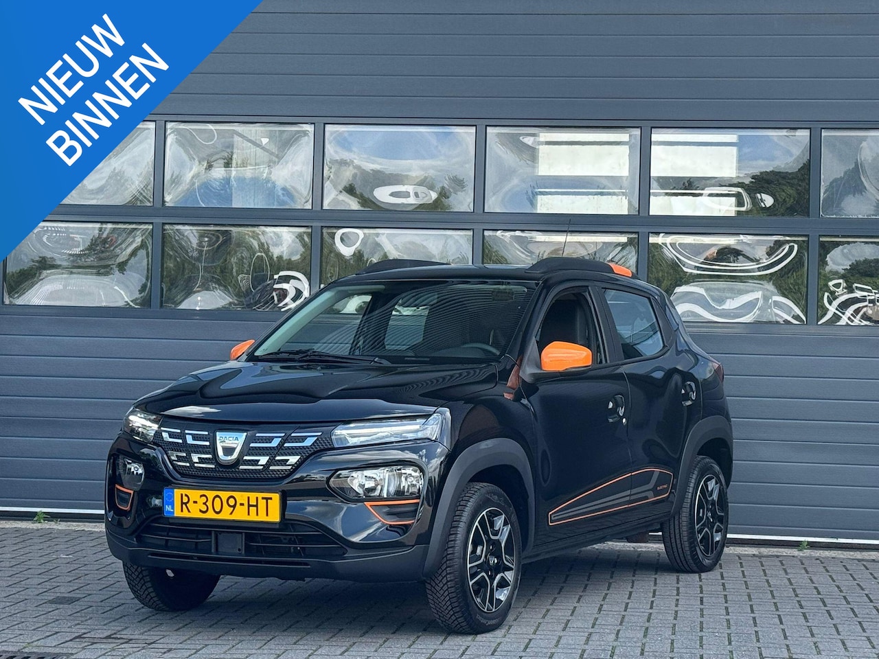 Dacia Spring - COMFORT PLUS 27 KWH I CAMERA I CARPLAY I NAVIGATIE I PARKEERSENSOREN - AutoWereld.nl