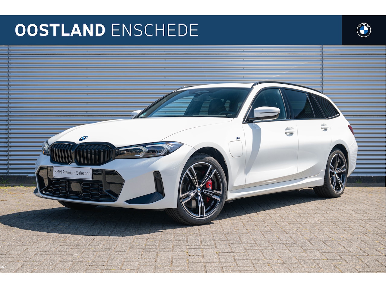 BMW 3-serie Touring - 330e High Executive M Sport Automaat / Panoramadak / Trekhaak / M Adaptief onderstel / Sto - AutoWereld.nl