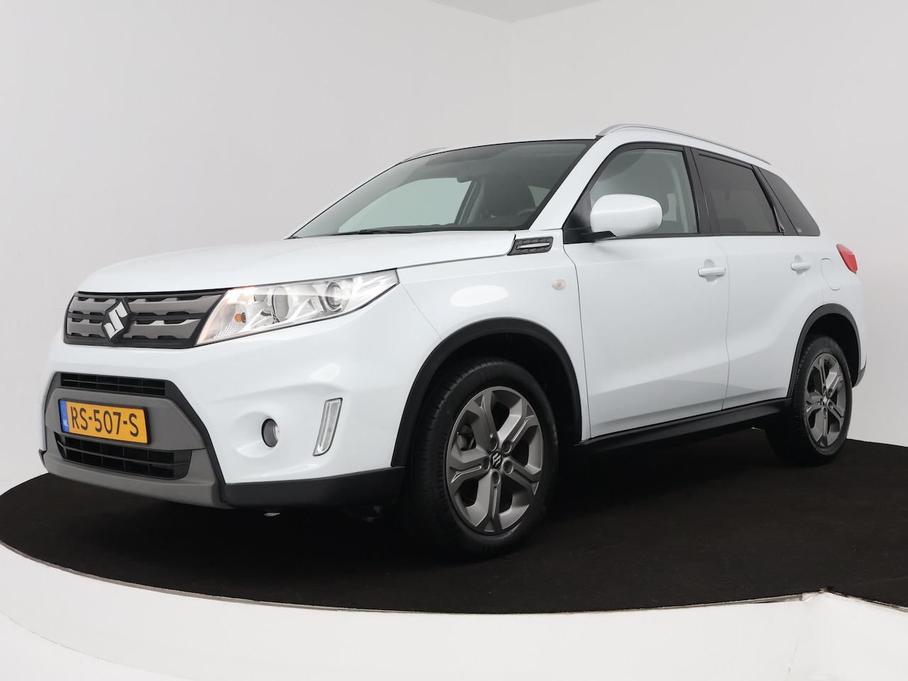 Suzuki Vitara - 1.6 Exclusive | Automaat | Apple CarPlay / Android Auto | Navigatie | Climate Control | St - AutoWereld.nl