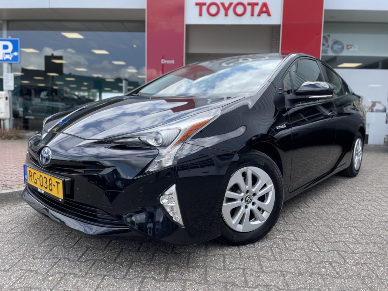 Toyota Prius - 1.8 Aspiration | Trekhaak | Navi | DAB - AutoWereld.nl