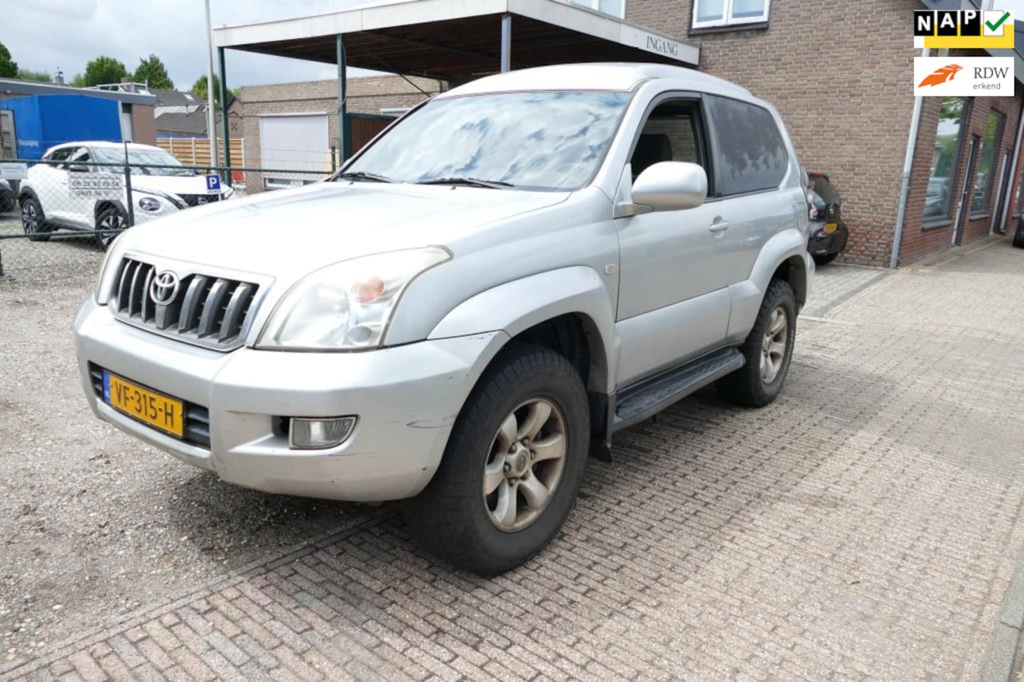 Toyota Land Cruiser - 3.0 D-4D LX HR Blind Van airco nap trekhaak - AutoWereld.nl