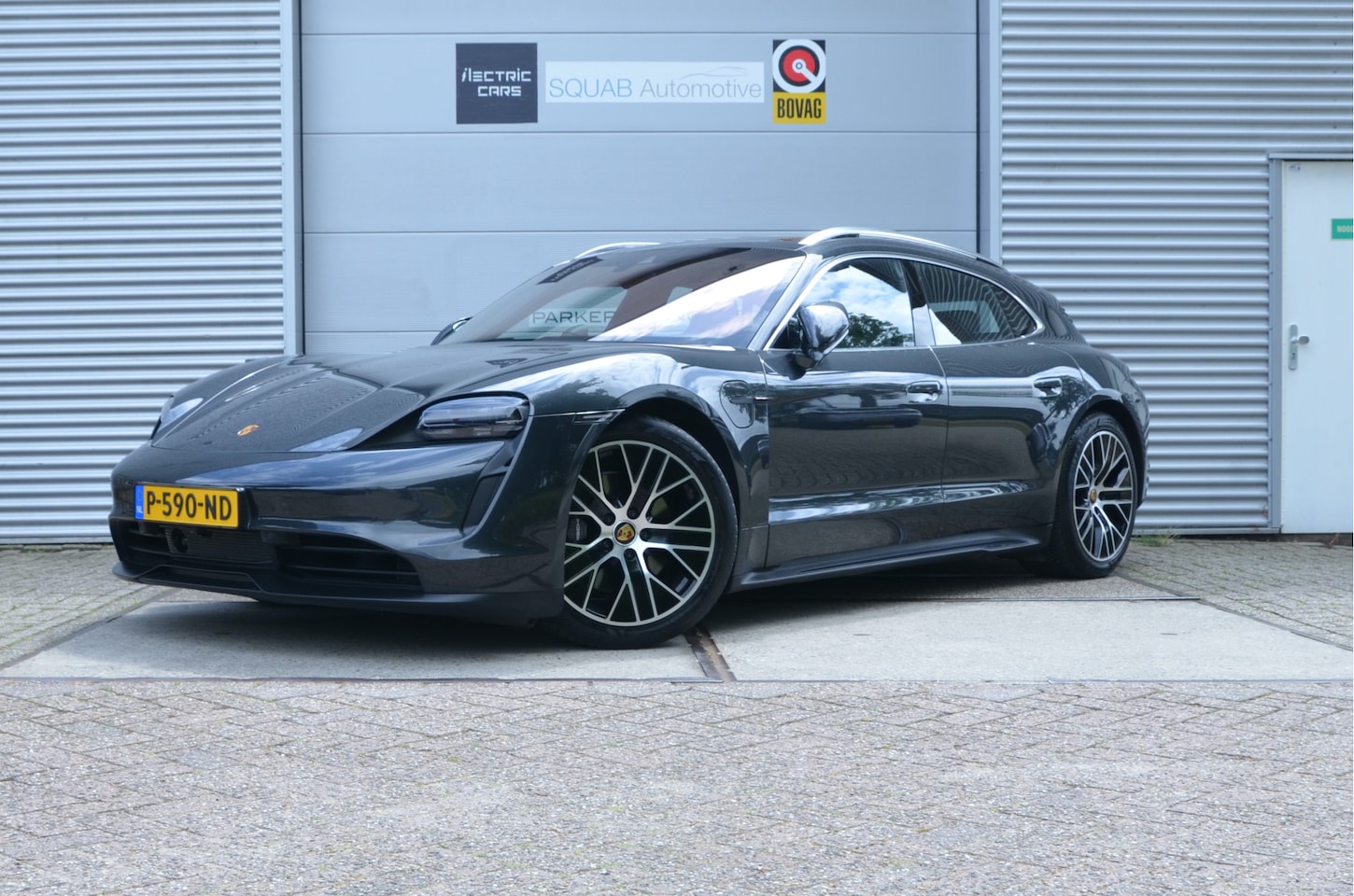 Porsche Taycan Sport Turismo - 93 kWh Performance+ Sport Chrono, Luchtvering, Warmtepomp - AutoWereld.nl