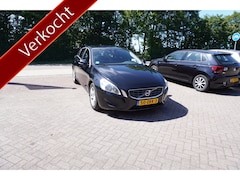 Volvo S60 - 1.6 T3 Momentum TREKHAAK NAVI CRUISE