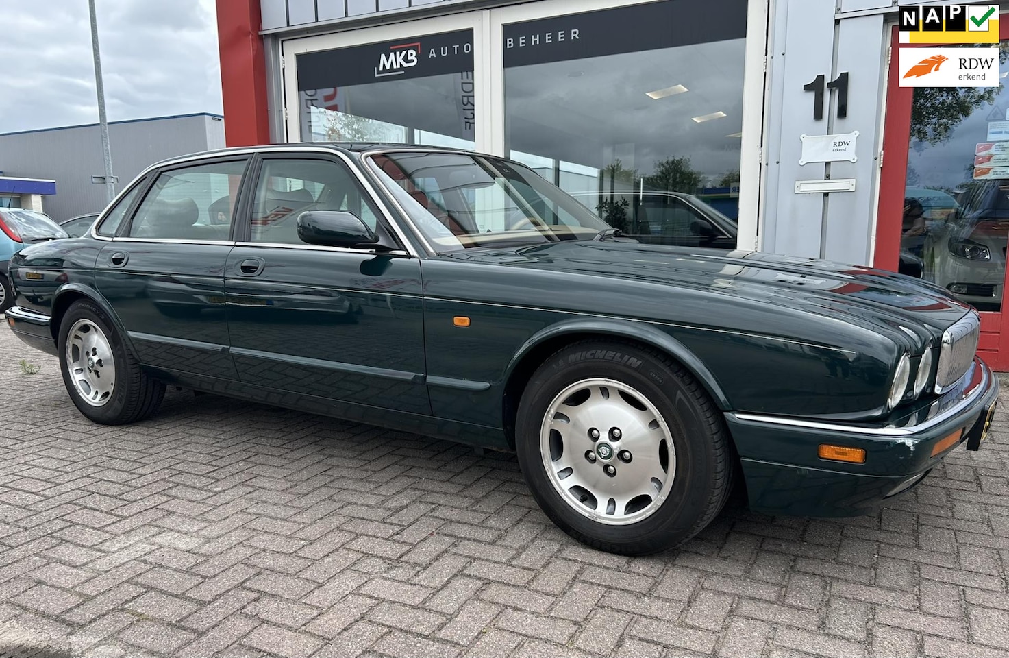 Jaguar XJ - 3.2 Executive Volledige Documentatie - AutoWereld.nl