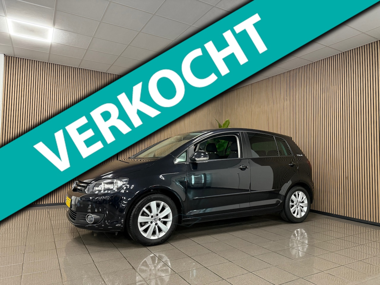 Volkswagen Golf Plus - 1.2 TSI Tour II * 1e Eig / 54.241 km + NAP / Trekhaak / NL Auto * - AutoWereld.nl