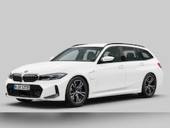 BMW 3-serie Touring - 330e M-Sport | Driving Assistant Professional | Harman Kardon | Comfort Access | Camera |