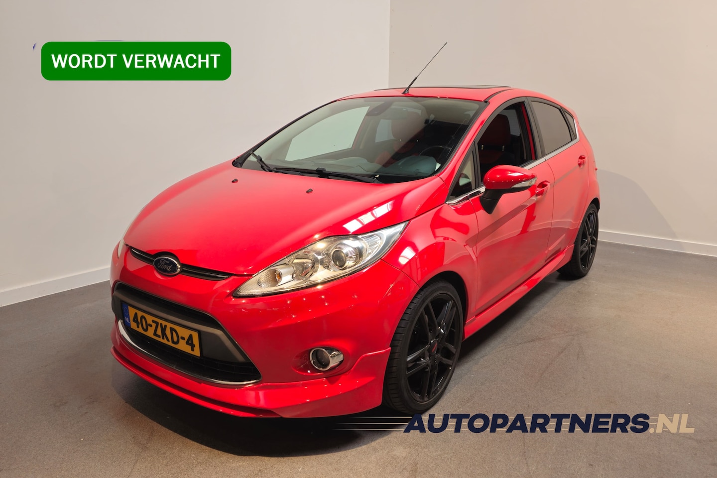 Ford Fiesta - 1.6 Titanium - Stoelverwarming - Schuif/Kanteldak - Leder - 17" - AutoWereld.nl