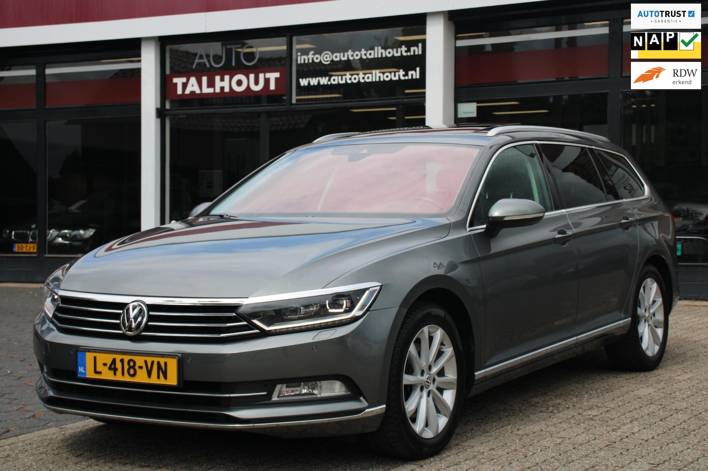 Volkswagen Passat Variant - 1.4 TSI ACT Highline Business R - PANORAMADAK, TREKHAAK, ALCANTARA, NAVIGATIE, LED - AutoWereld.nl