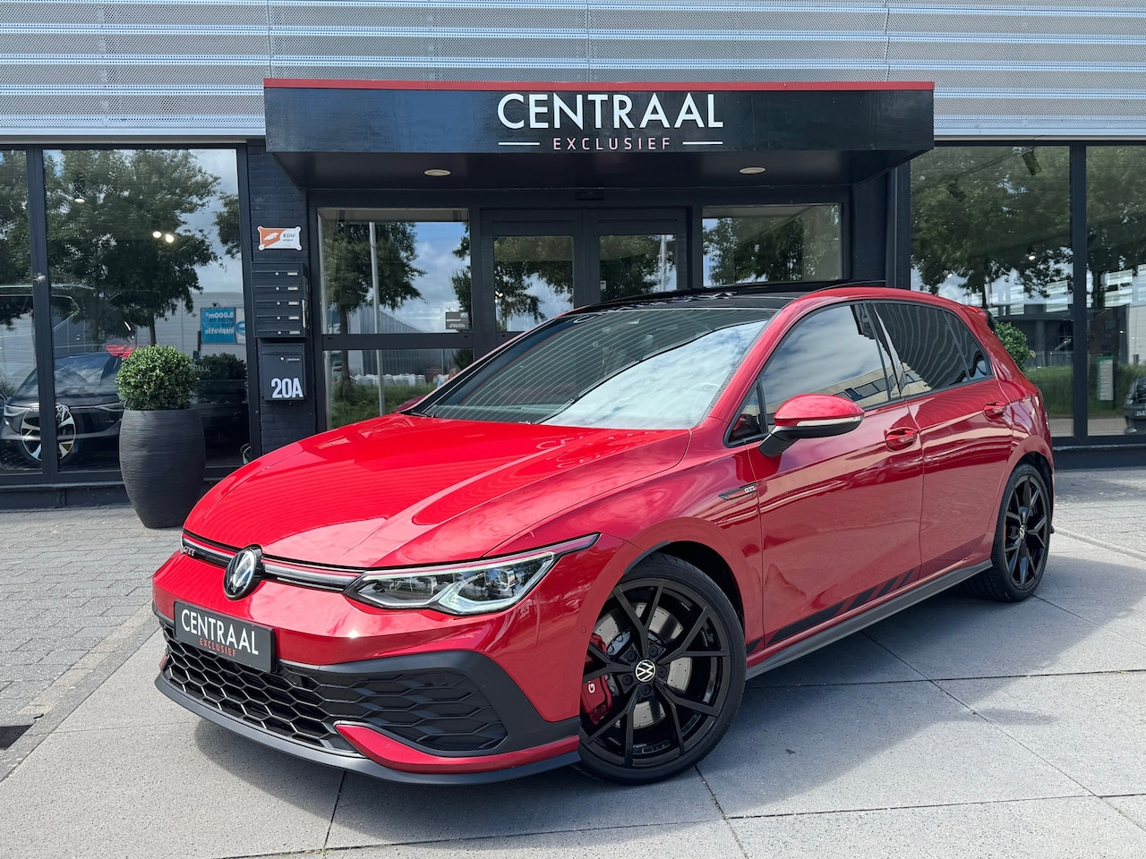 Volkswagen Golf - GTI Clubsport 2.0 TSI 300PK|Pano|Camera|IQ Light|ACC|Carplay|Ambient Light - AutoWereld.nl
