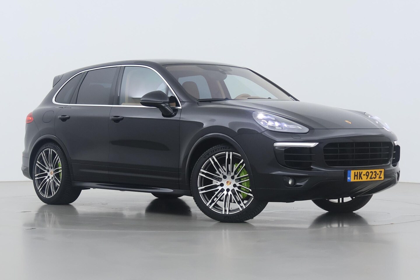 Porsche Cayenne - 3.0 S E-Hybrid | Bose Audio | Luchtvering | 21 Inch | Vol-Leder - AutoWereld.nl