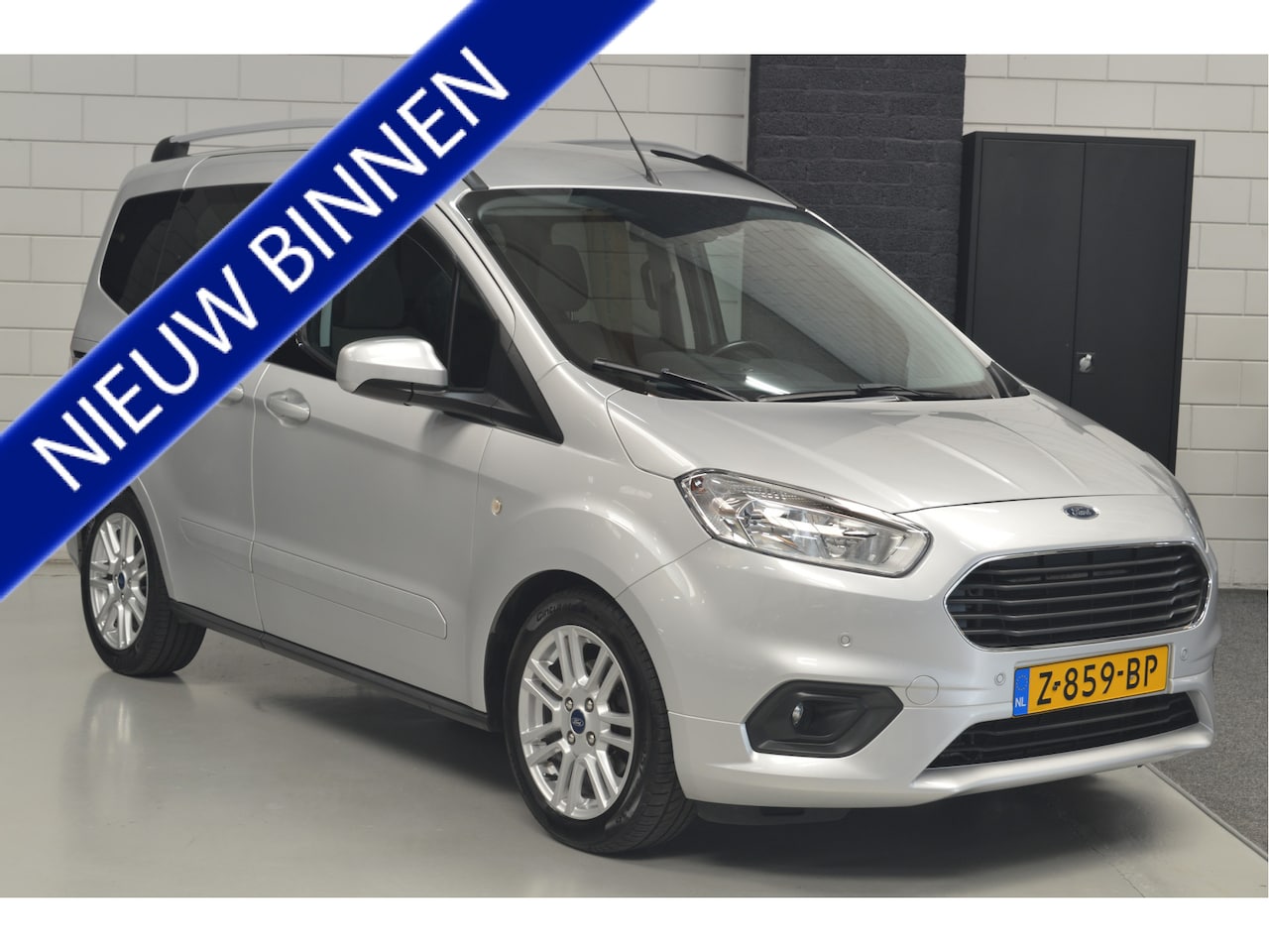 Ford Tourneo Courier - 1.0 Titanium // AIRCO // NAVI // CRUISE // CAMERA // PARKEERSENSOREN VOOR & ACHTER // - AutoWereld.nl