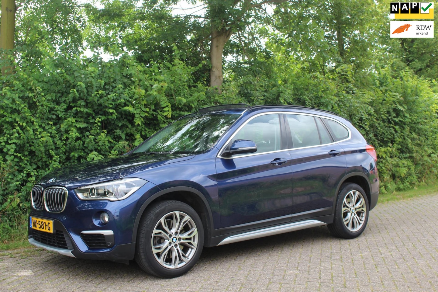 BMW X1 - XDrive20i xLine *1e EIG ! *HUD *Pano *Leer *Camera *192PK - AutoWereld.nl