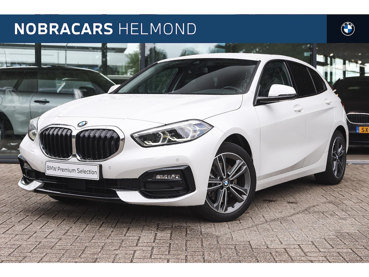 BMW 1-serie - 118i Sport Line Automaat / Sportstoelen / LED / Live Cockpit Professional / PDC / Cruise C - AutoWereld.nl