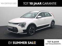 Kia Niro EV - DynamicLine 64.8 kWh | 3-fase 11KW laden | Climate Control | Navigatie | LM Velgen | Eerst