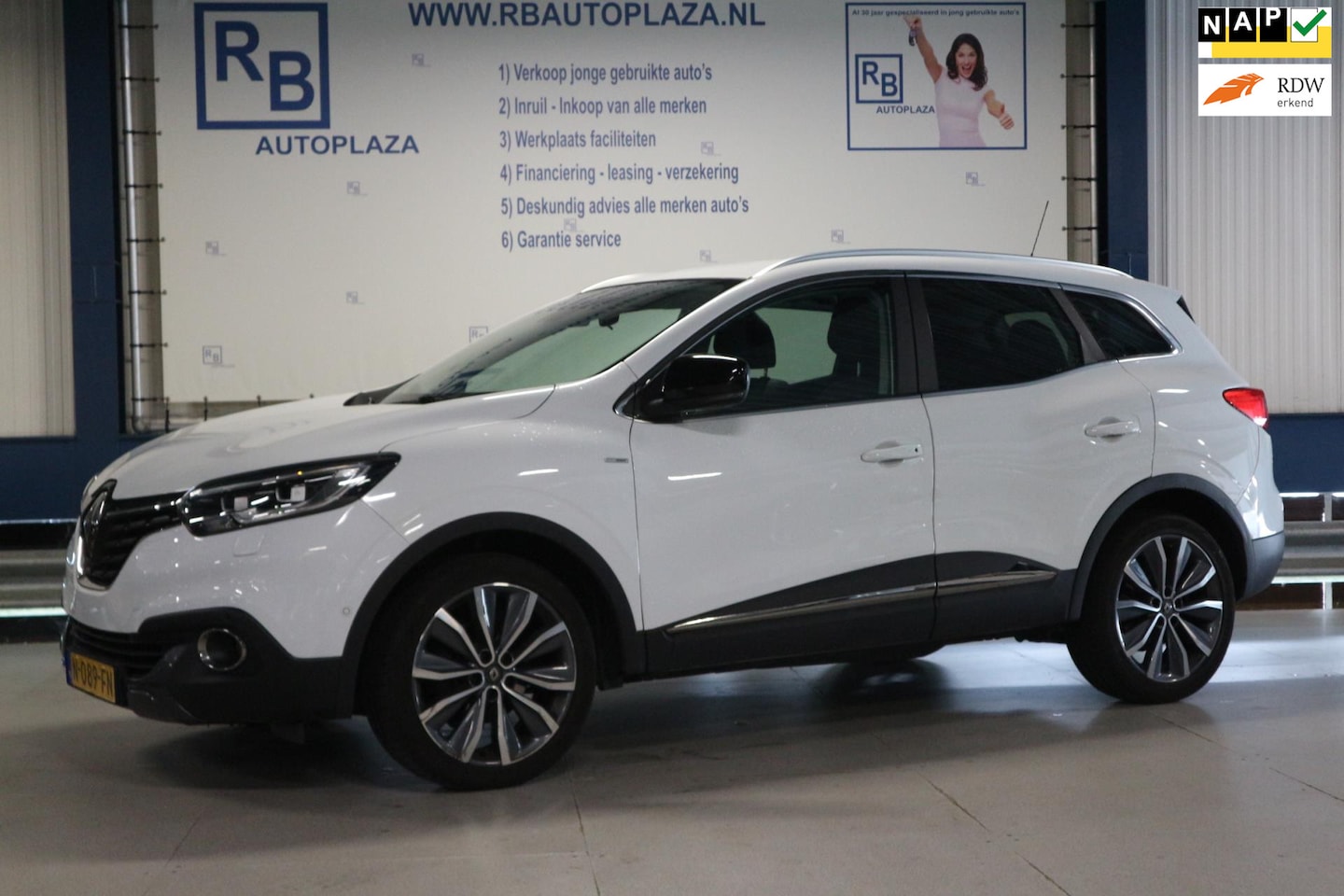 Renault Kadjar - 1.2 TCe Bose KEYLESS/ TREKHAAK/ AUTOMAAT - AutoWereld.nl