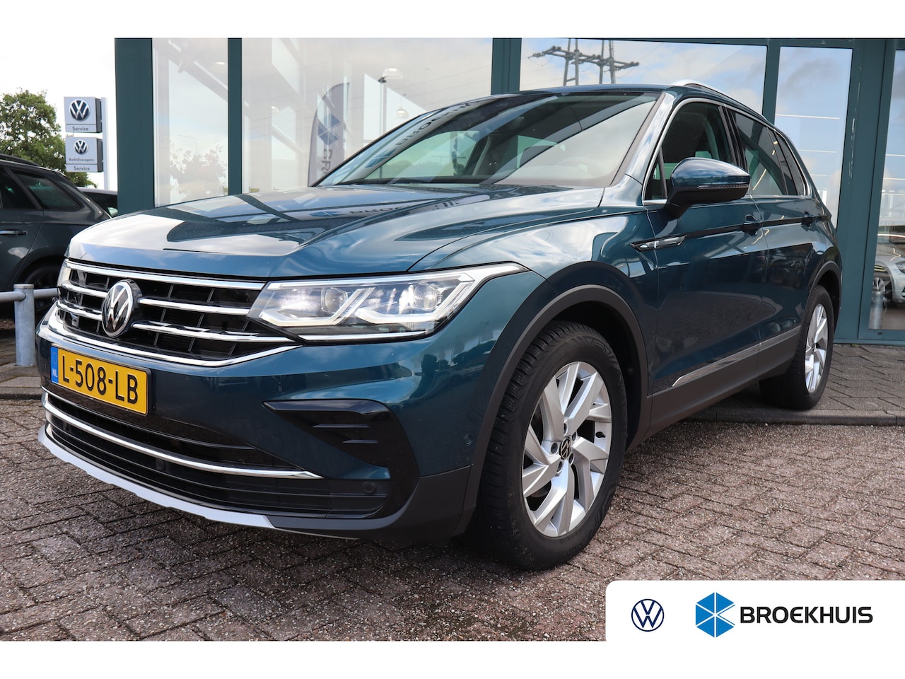 Volkswagen Tiguan - 1.5 TSI Elegance | Achteruitrijcamera | Airco (automatisch) | Keyless entry - AutoWereld.nl
