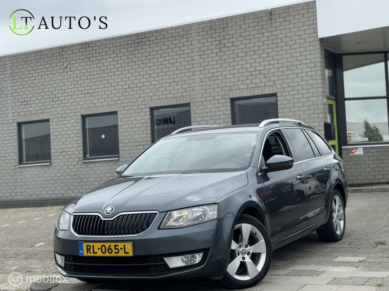 Skoda Octavia Combi - 2.0 TDI Greentech Style|½ Leer Navi - AutoWereld.nl