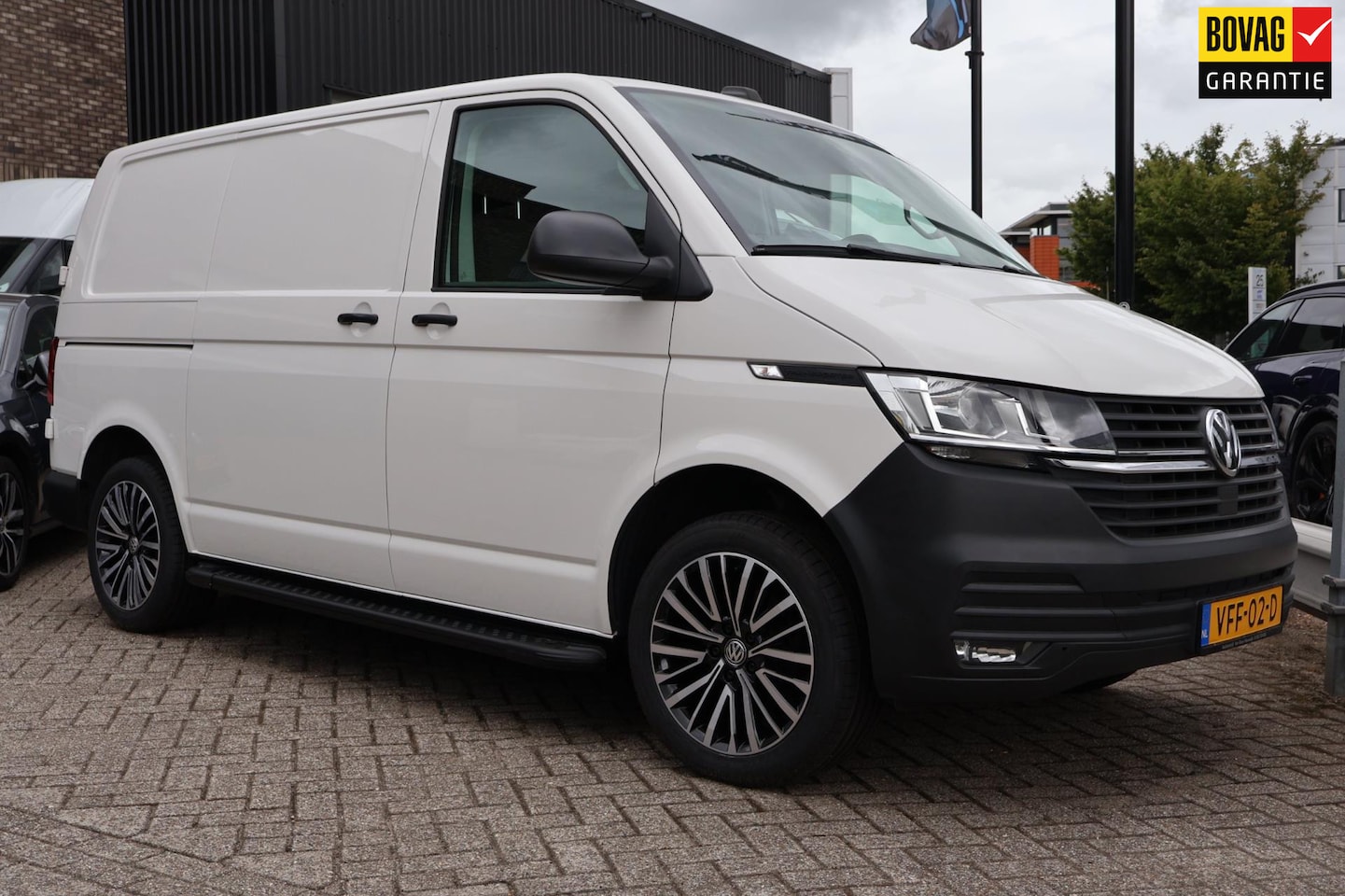 Volkswagen Transporter - 2.0TDI #12Mnd. Garantie!! #Spoiler!! # Sidebars!! #Org. NL, 1e Eig.!!# Nieuwstaat auto!!! - AutoWereld.nl