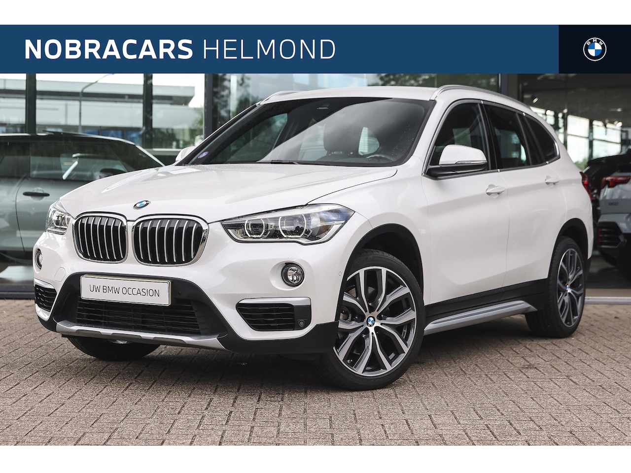 BMW X1 - xDrive20i High Executive xLine Automaat / Sportstoelen / Achteruitrijcamera / LED / Head-U - AutoWereld.nl
