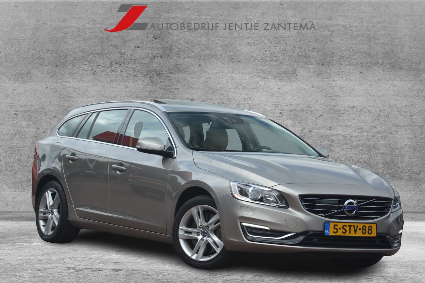Volvo V60 - 2.4 D6 AWD Plug-In Hybrid Summum | Navigatie | Premium sound | Camera | Stand-kachel | NL - AutoWereld.nl