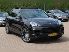 Porsche Cayenne - 3.0 S E-Hybrid / Panoramadak / Camera / Luchtvering / 21'' / Leder / Keyless / Navigatie /