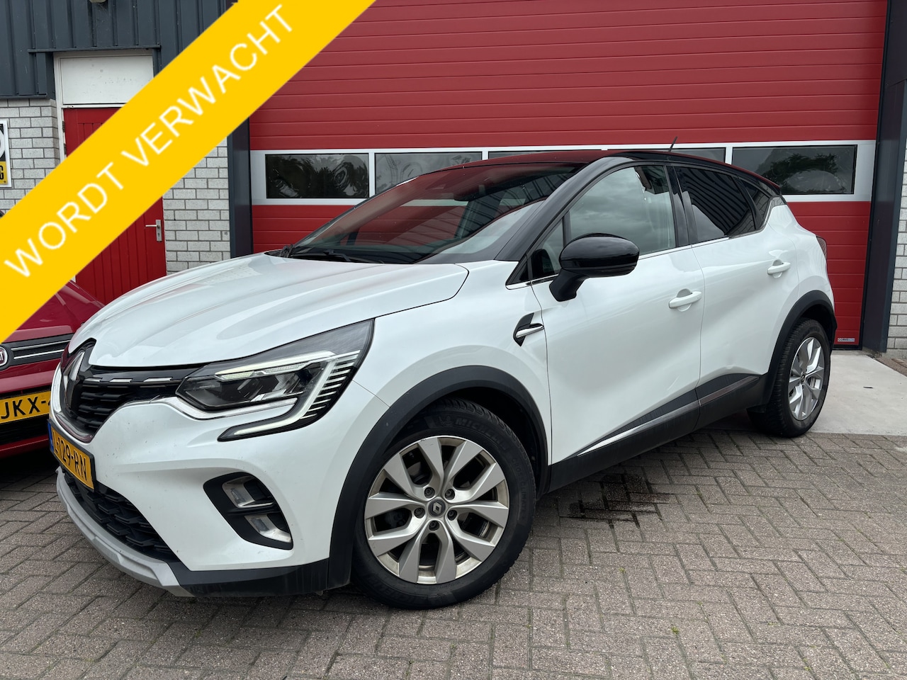 Renault Captur - 1.3 TCe 140 Intens AUTOMAAT / FULL LED / KEYLESS / DAB+ / CARPLAY / PDC / BLUETOOTH / CRUI - AutoWereld.nl