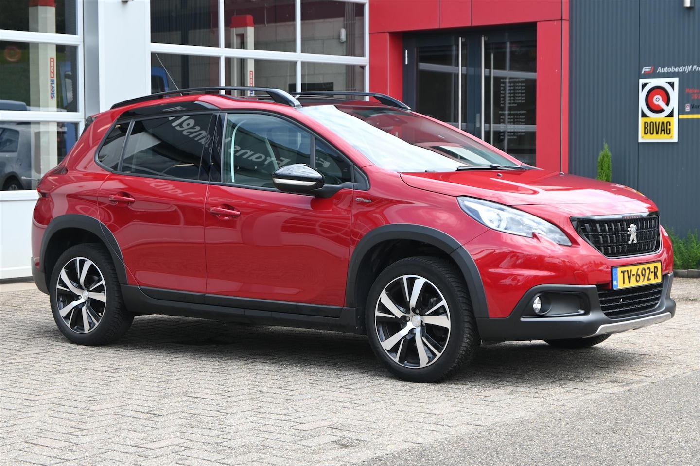 Peugeot 2008 - 1.2 130pk GT-Line | Panoramadak | Trekhaak | Half Leder | Camera | Navi - AutoWereld.nl