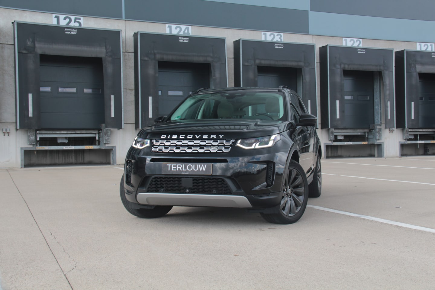 Land Rover Discovery Sport - P300e 1.5 SE - AutoWereld.nl