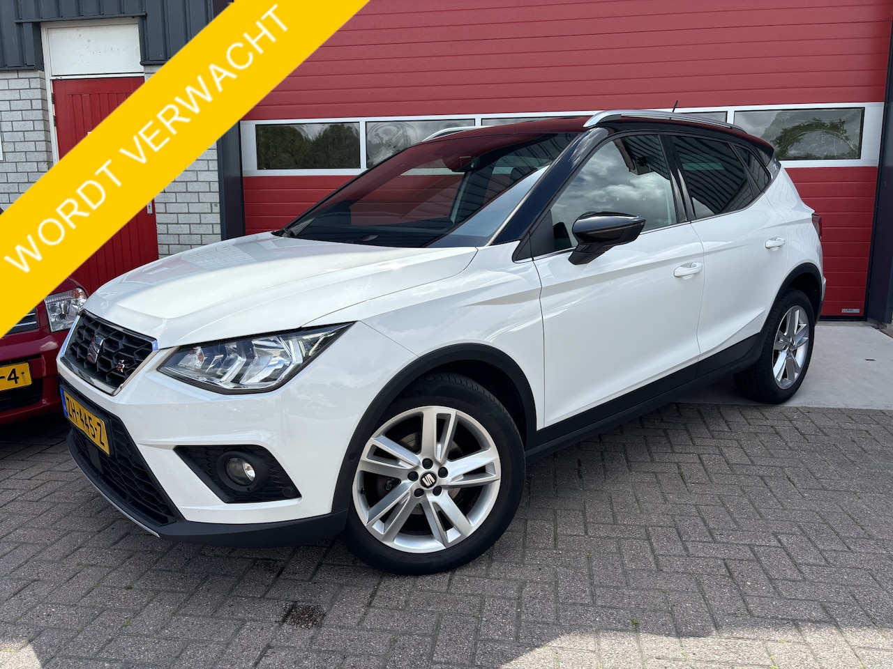 SEAT Arona - 1.5 TSI EVO FR Business Intense 4 CILINDER / VIRTUAL / NAVI / CARPLAY / PDC / CAMERA / KEY - AutoWereld.nl