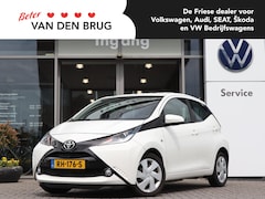 Toyota Aygo - 1.0 69 pk VVT-i x-play | Airco | Bluetooth | Led dagrijverlichting | Camera | Elektrische